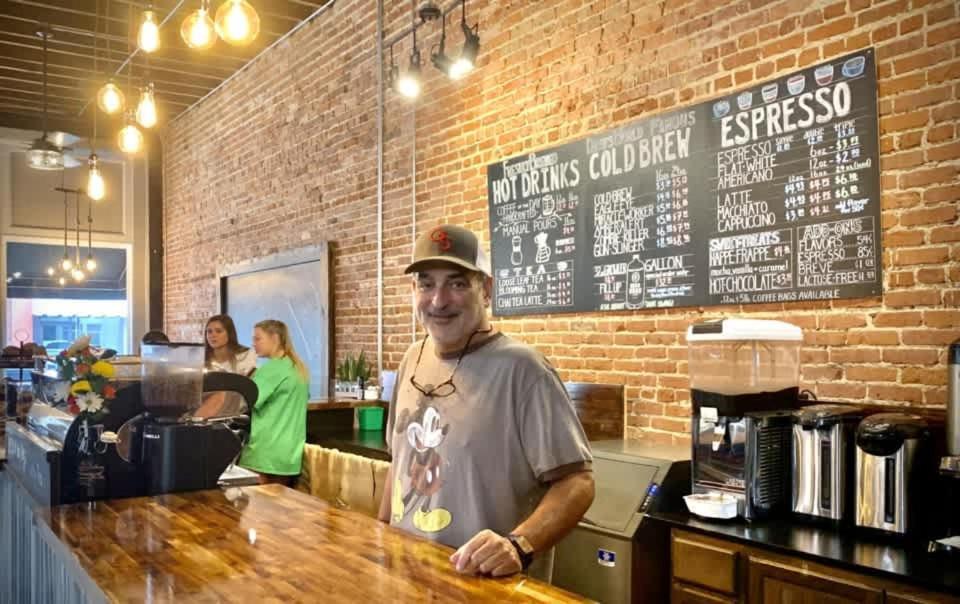 Eagle'S Landing Loft-Downtown Above Bull & Barrel Lägenhet Statesboro Exteriör bild